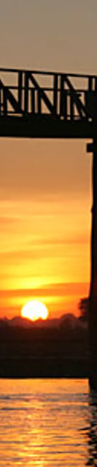 die U Bein Bridge im Sonnenuntergang